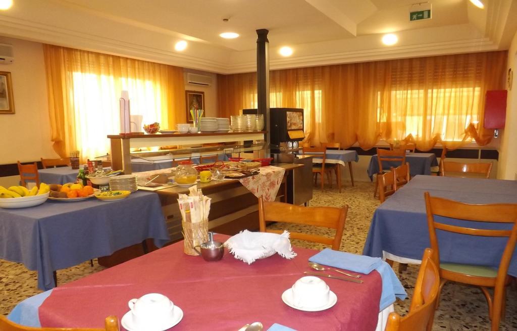 Hotel La Vela Bellaria-Igea Marina Ngoại thất bức ảnh